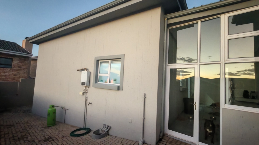 3 Bedroom Property for Sale in Hartenbos Heuwels Western Cape